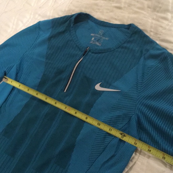 Worn once! Nike crop top - Picture 6 of 10